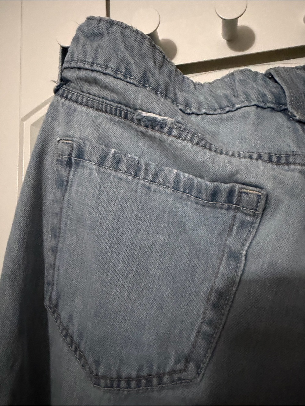 Hollister Light Wash Low-Rise Baggy Jeans - Picture 6 of 7